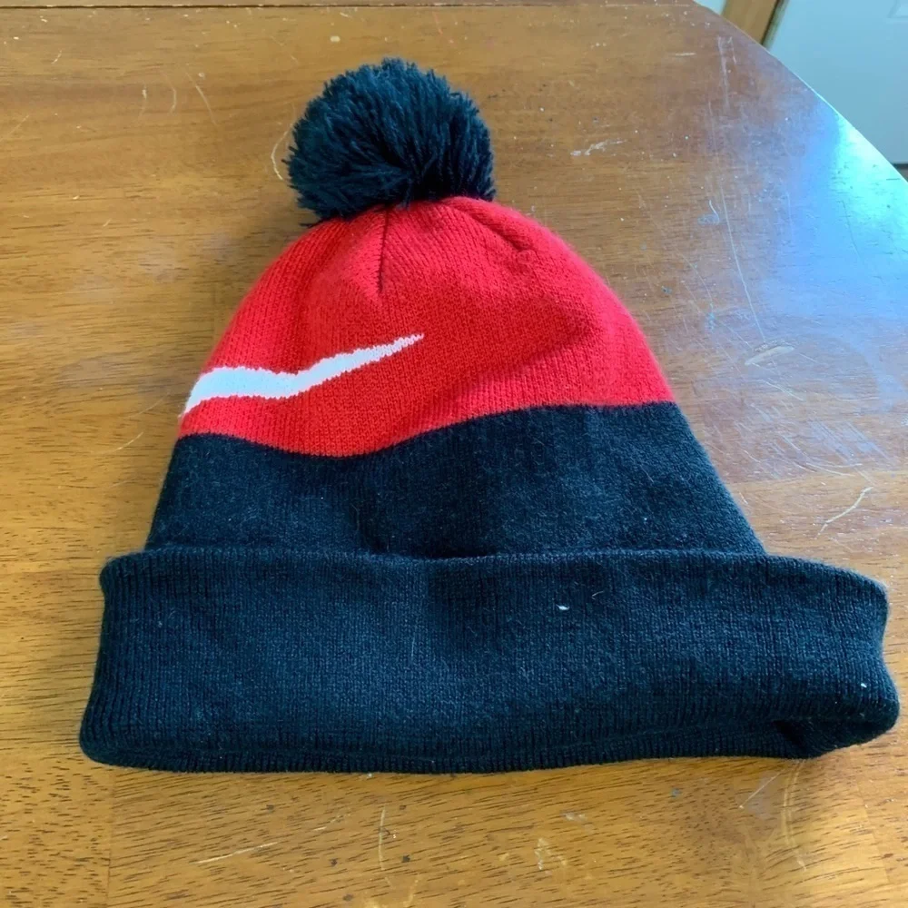 NIKE youth acrylic knit pom pom hat one size fits most